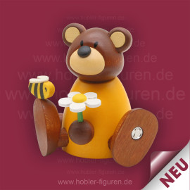 Bärbel mit Blümchen sitzend